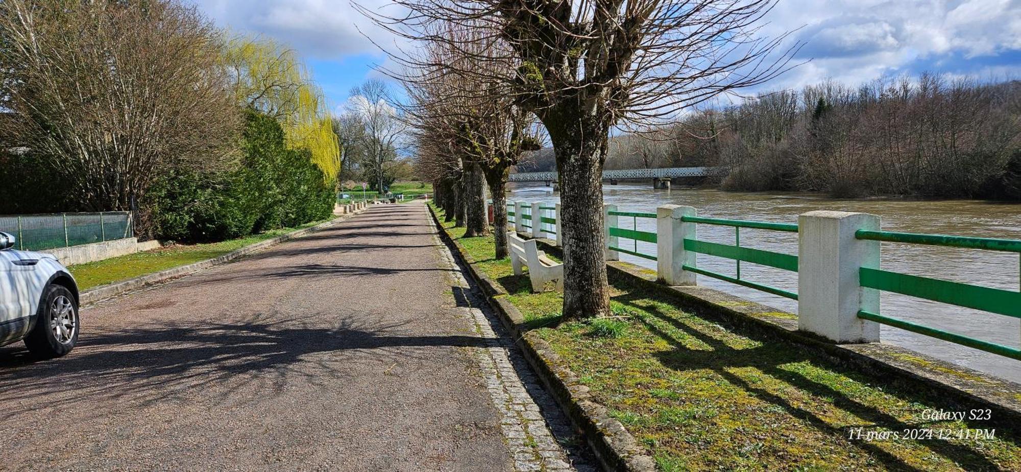 Pavillon Avec Jardin Clos Au Bord De L'Yonne Coulanges-sur-Yonne Екстериор снимка
