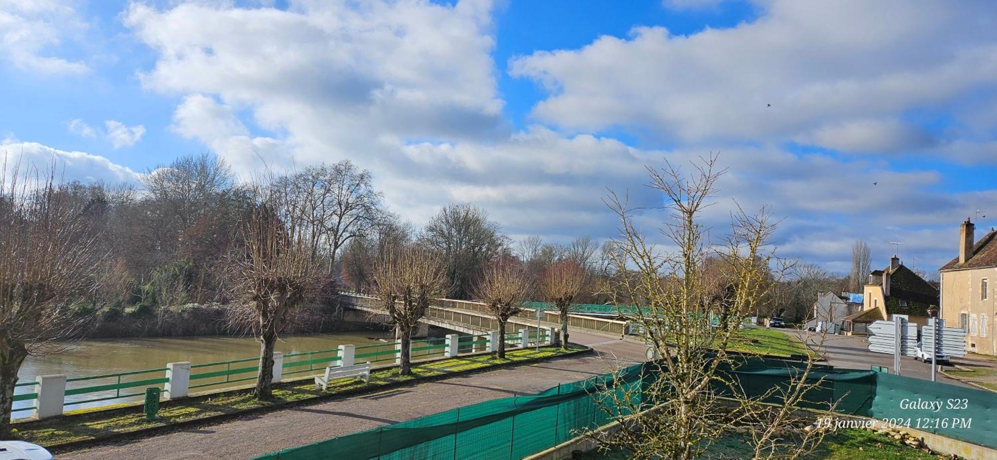 Pavillon Avec Jardin Clos Au Bord De L'Yonne Coulanges-sur-Yonne Екстериор снимка
